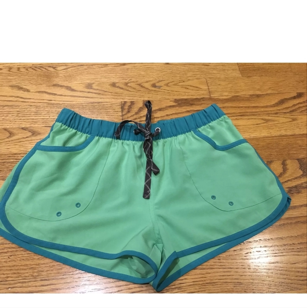 Patagonia Women's Green Drawstring Shorts Size Small Active With Pockets